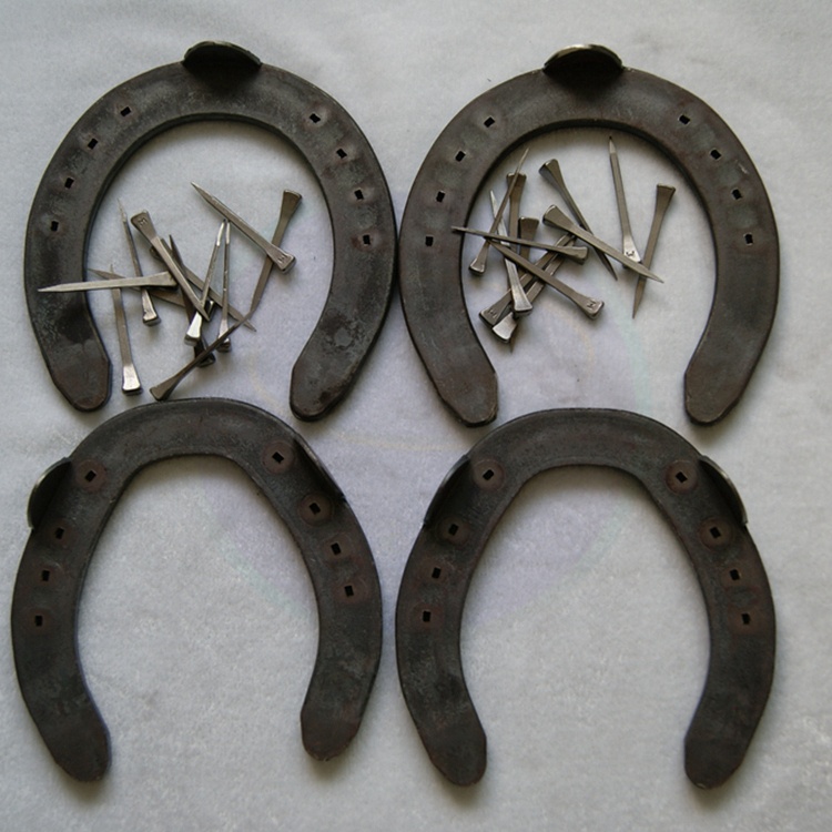 Ferri di cavallo in acciaio sfusi direttamente dalla fabbrica cinese ordine minimo 2000 set modello YS forgiati durevoli con trattamento antiruggine