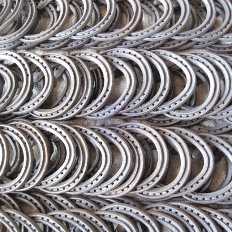 Direkt ab Werk: gebrauchte Hufeisen im Gro&szlig;handel, Rennhufeisen aus Stahl in gro&szlig;en Mengen, hochwertig rostschutzbehandelt