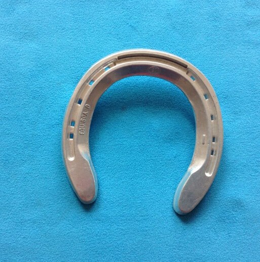 Hochwertige Aluminium-Hufeisen f&uuml;r Reitsportausr&uuml;stung aus chinesischer Fertigung in langlebiger U-Form aus Metall