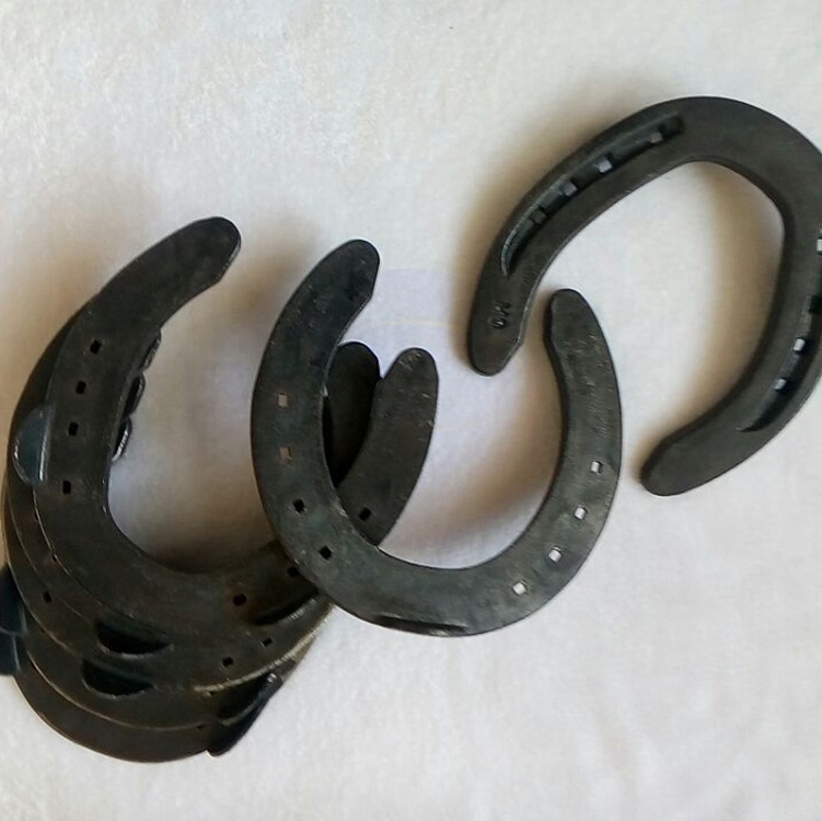 Chinese Factory Direct Carbon Steel Horseshoes for Jumping High Quality Durable Horse Supplies with Clips Multiple Sizes Available