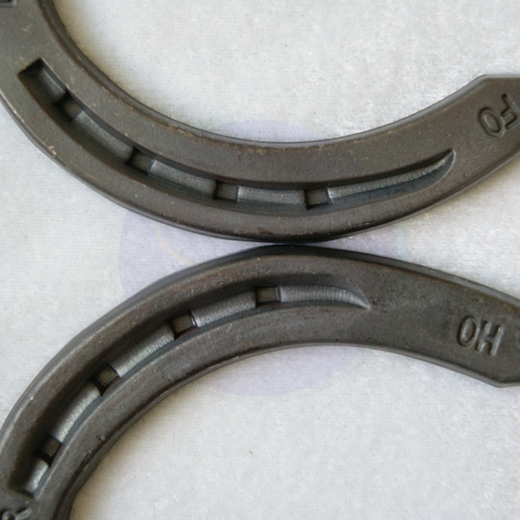 Forniture per ferratura: ferri di cavallo in acciaio fabbricati in Cina, in pi&ugrave; misure con opzioni OEM per professionisti