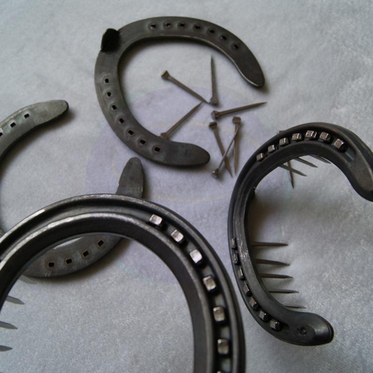 Herraduras de hierro al por mayor de f&aacute;brica china para carreras, de acero duradero y con opciones OEM personalizadas