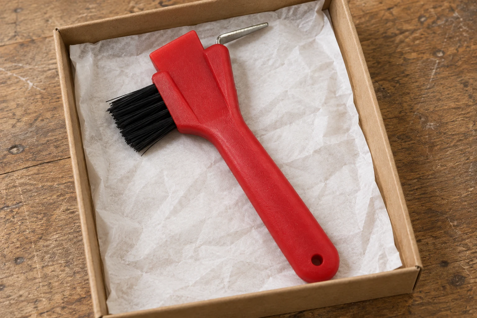 Hoof-cleaning accessory arranged with protective retail packing