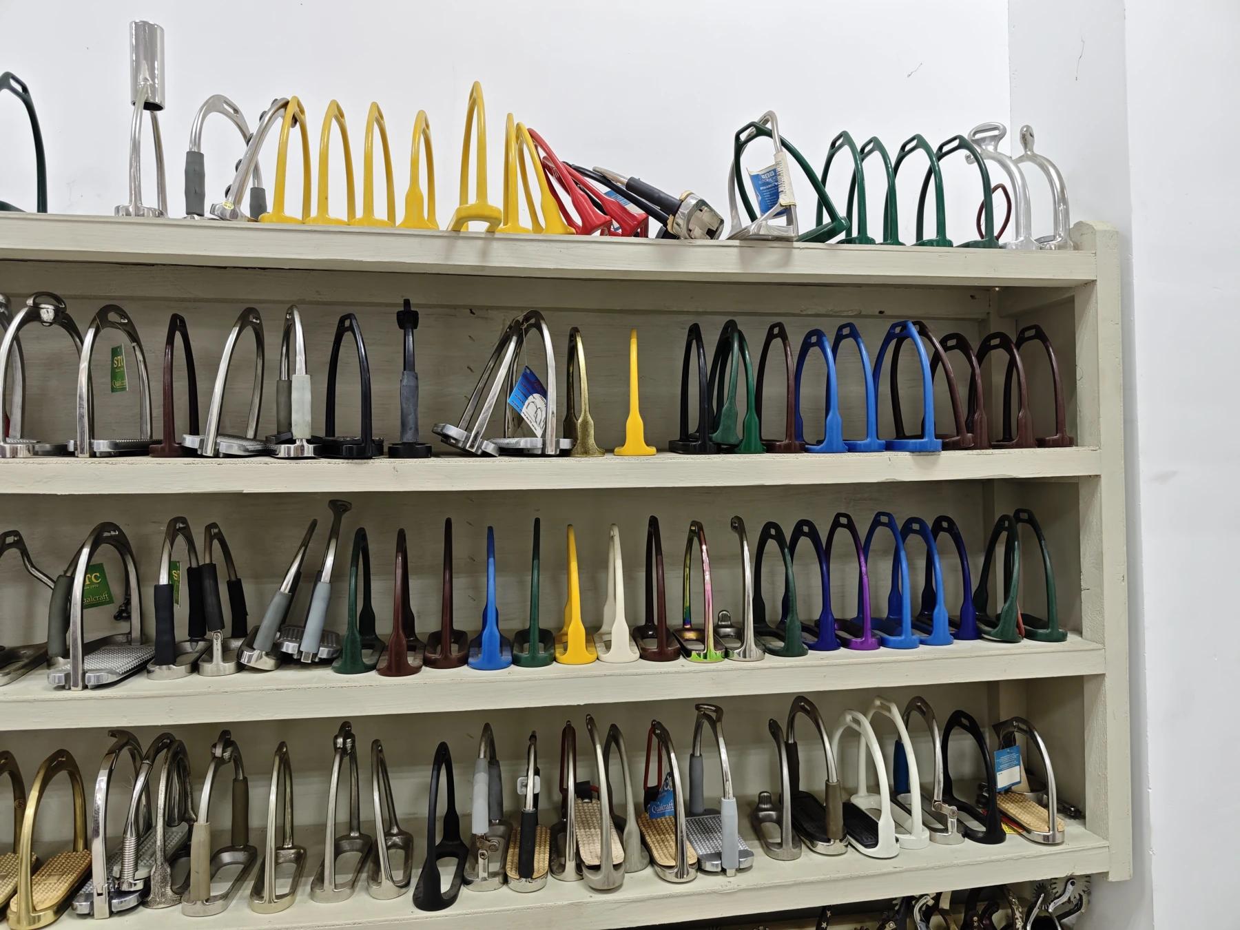 A second view of the stirrup display for comparing the range.